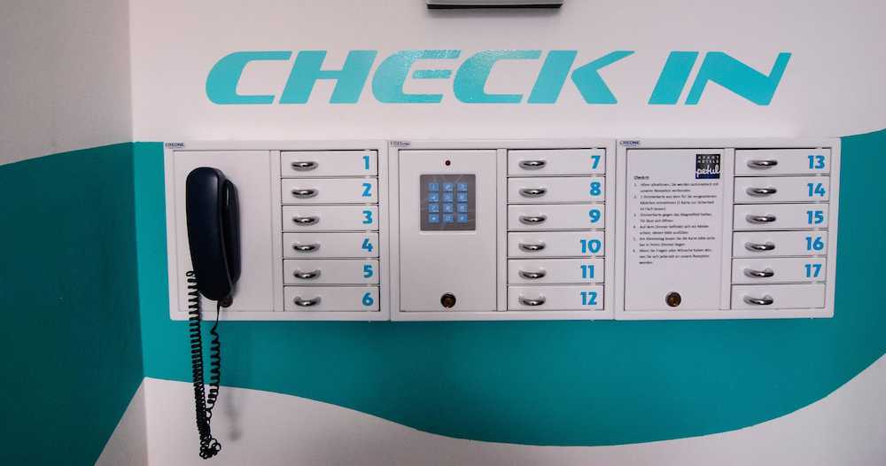 Check-in/check-out kiosk